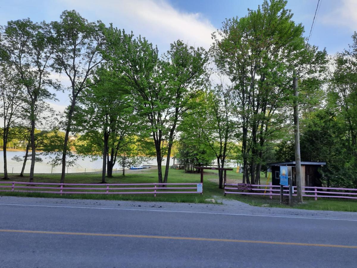 Lakefront Hideaway Resort Kawartha Lakes Exterior photo